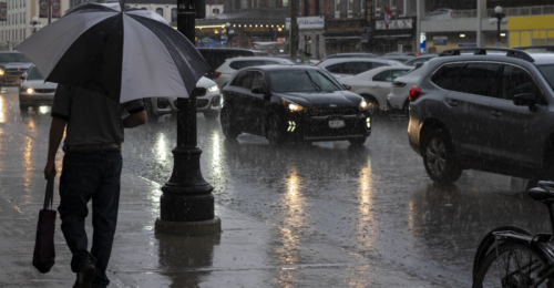 Une tempête inhabituelle fonce vers le Québec et jusqu'à 30 mm de pluie sont prévus