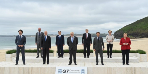 This Awkward-AF Photo Of The G7 Leaders Went Viral For All The Wrong Reasons