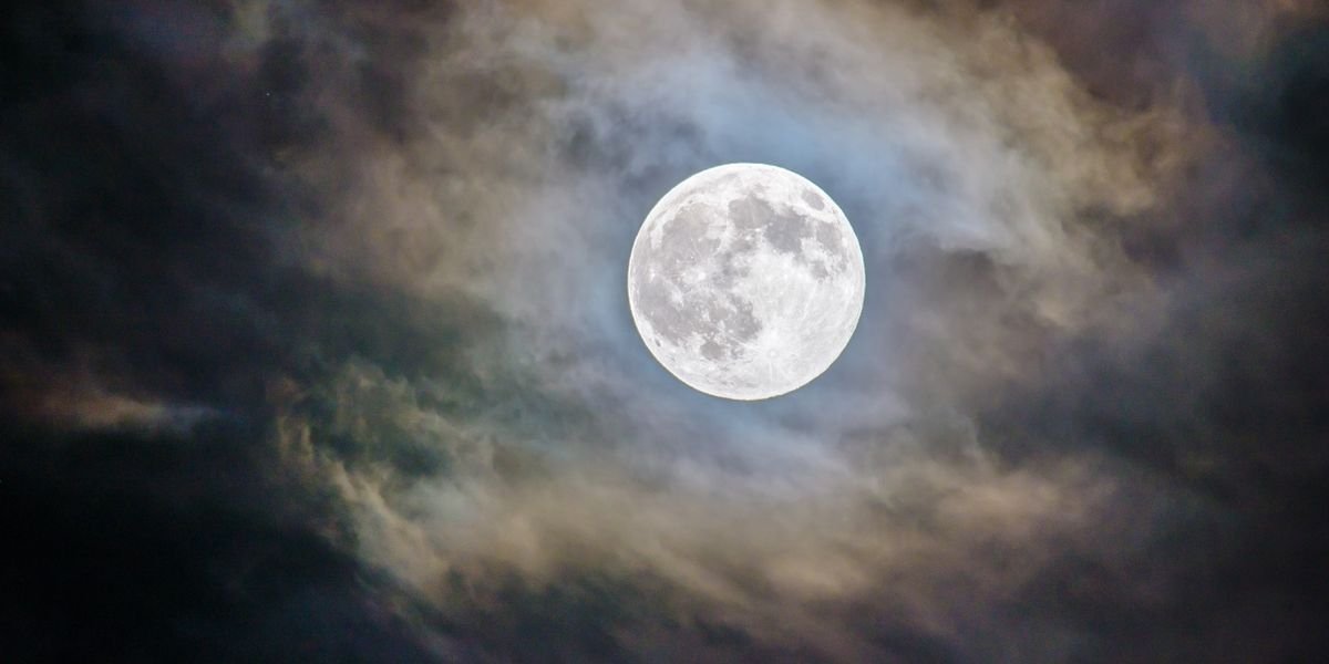 A Rare Full Blue Moon Will Rise Over Canada On Halloween It'll Be Spooky