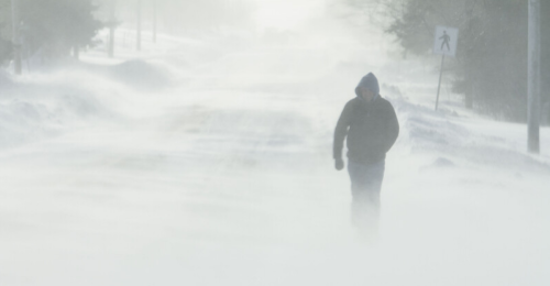 De la neige, des rafales jusqu'à 100 km/h et du froid glacial foncent vers le Québec