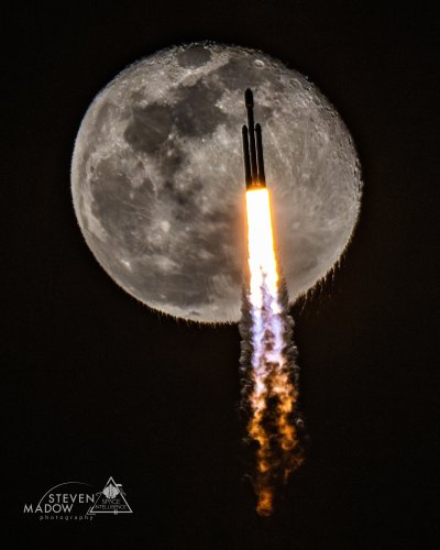 APOD: 2024 January 2 – Rocket Transits Rippling Moon