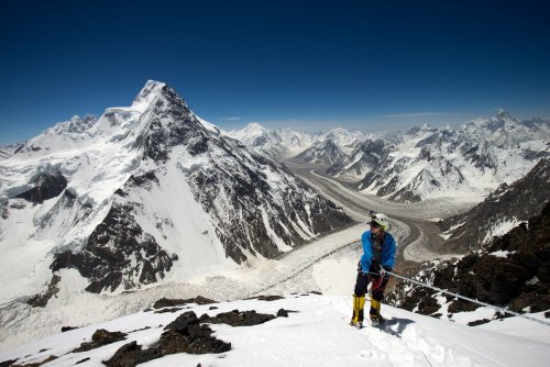 Record-breaking mountaineer Vanessa O'Brien on reaching the Earth's highest and lowest places