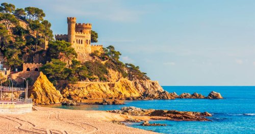 Castillos con leyendas y vistas al mar