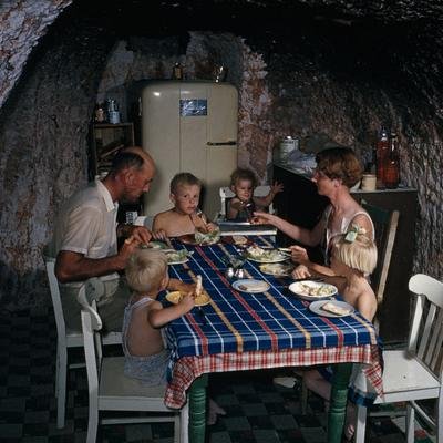 Historische Aufnahmen von Höhlenwohnungen aus aller Welt