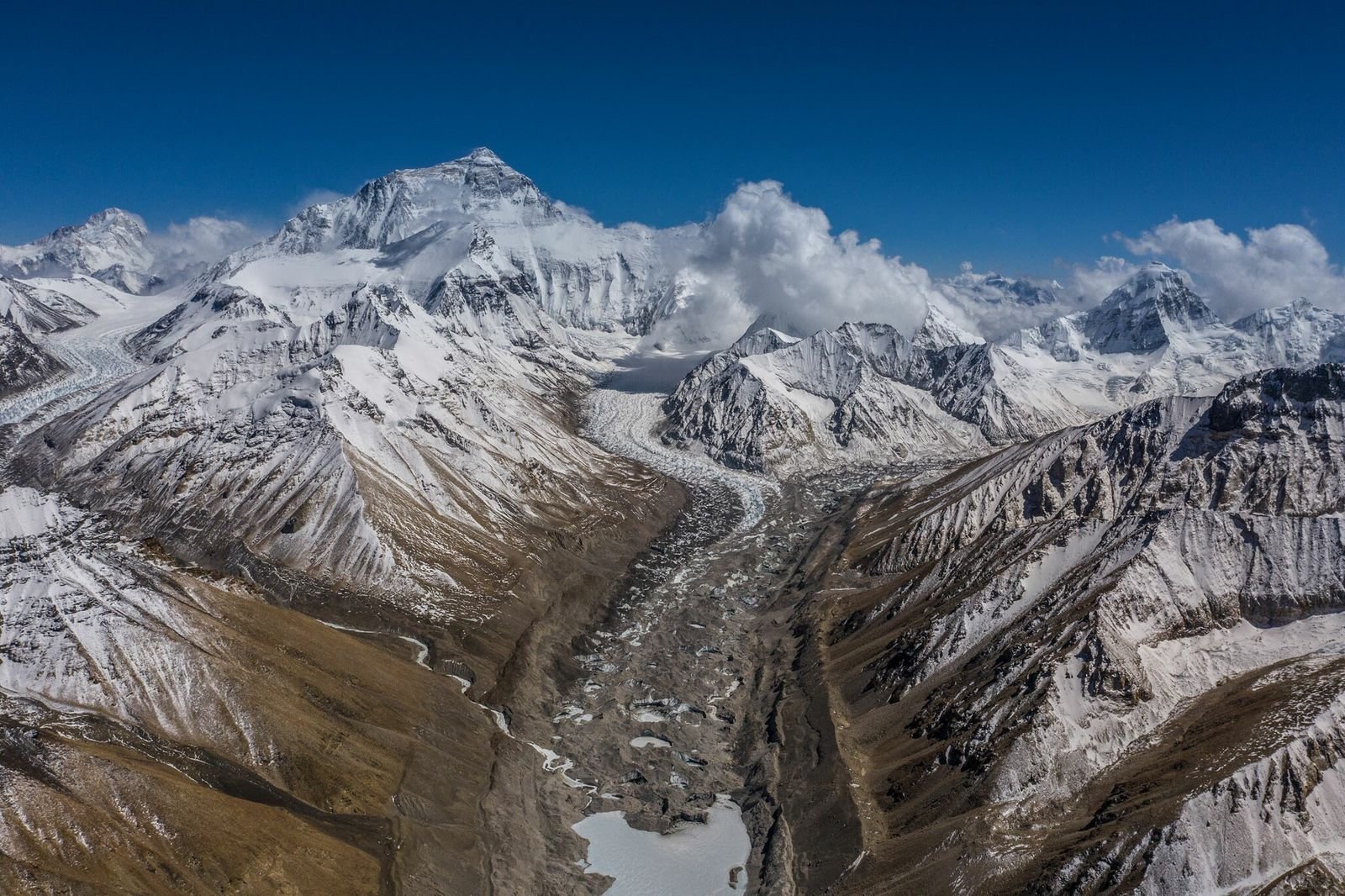 Der Everest ist nun offiziell einen Meter höher