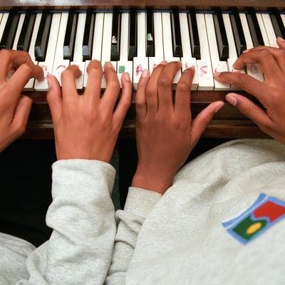 Musikunterricht hält das Gehirn noch nach Jahrzehnten fit