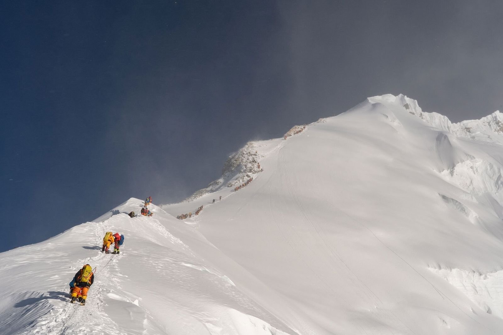 Bergsteiger verschmutzen den Everest mit Mikroplastik