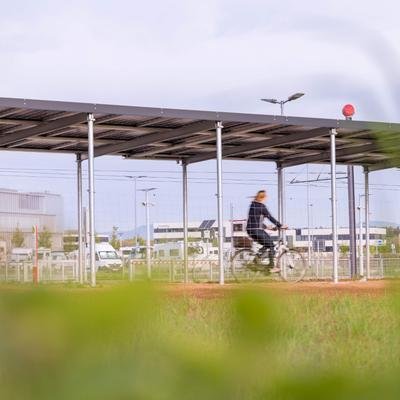 Freiburg eröffnet Europas ersten Solardach-Radweg