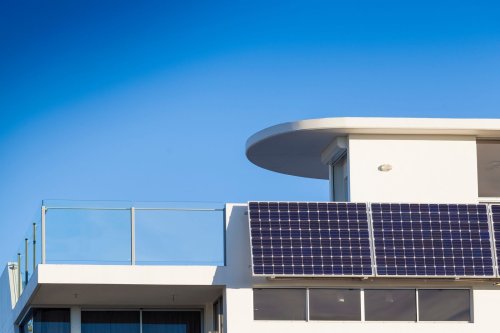 Strom erzeugen auf dem Balkon: Was können Stecker-Solargeräte?