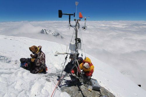 Descubre la estación meteorológica de última generación instalada cerca de la cumbre del Everest