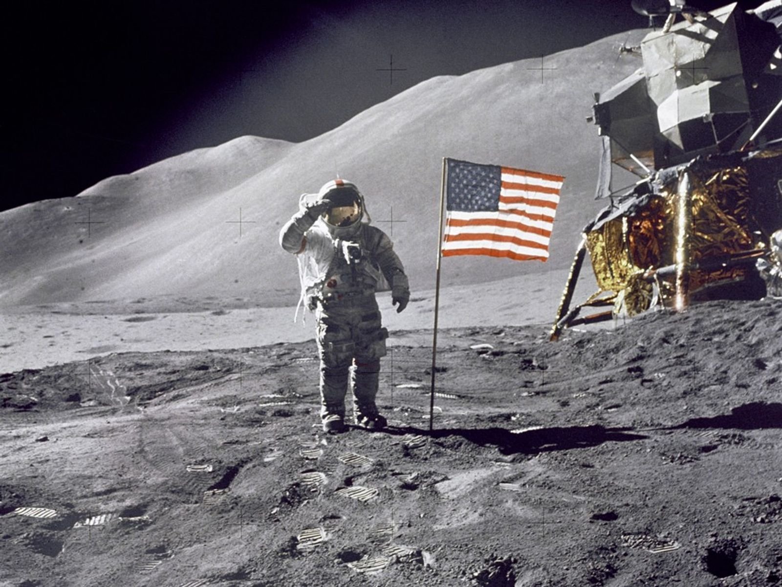 Il y a 52 ans, l'Homme marchait sur la Lune - cover