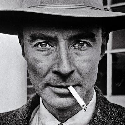 Oppenheimer : le père de la bombe atomique était soupçonné d’être un espion