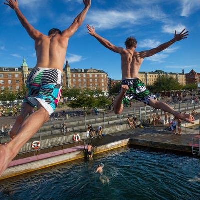 Brasil sobe no ranking de países mais felizes do mundo: mas o que é a felicidade, segundo a psicologia?