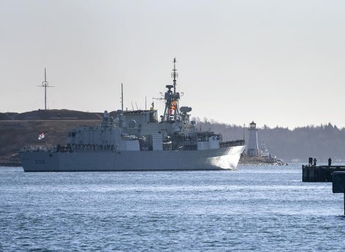 Trudeau fears Russia will invade Ukraine and sends warship to Black Sea