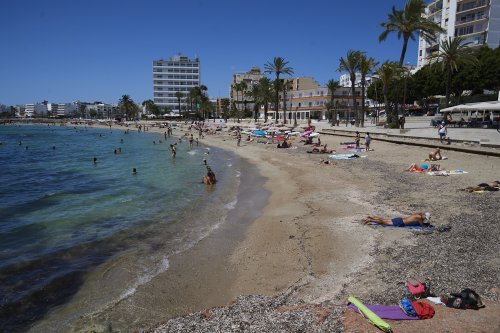 Dengue fever symptoms: UK holidaymakers issued warning over 'break-bone' disease in Spain as cases previously confirmed in Ibiza - what is it?