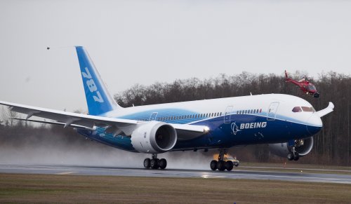 787 Dreamliner: Whistleblower Boeing engineer urges firm to ground planes as they could 'drop to the ground' mid-flight