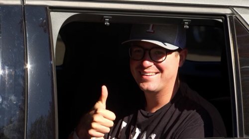 Injured Tarrant County deputy gives thumbs up as he leaves Fort Worth hospital