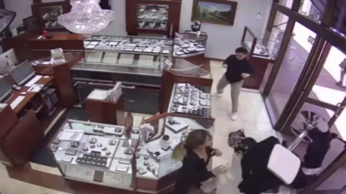 Huntington Beach Jewelry Store Employees Fight Back During Smash-and-Grab Robbery