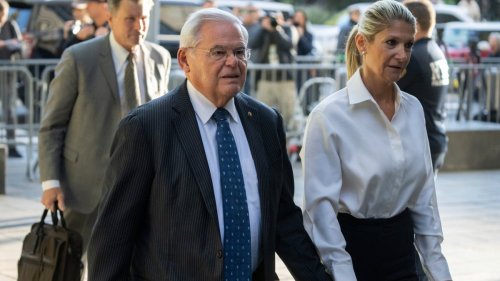 Sen. Bob Menendez may blame alleged crimes on wife if he testifies: Court documents