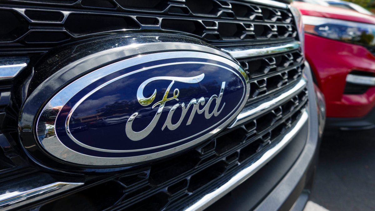Ford recalls more than 1 million vehicles over rearview camera glitch