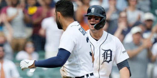 Defensive breakdowns cost White Sox win against Tigers