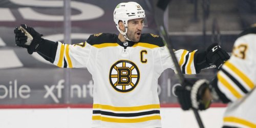 Bergeron breaks Gretzky awards record with 11th straight year as Selke finalist