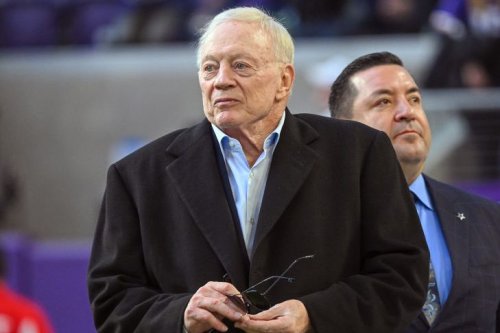 Washington Post unearths 1957 photo of Jerry Jones in crowd blocking Black students from entering school