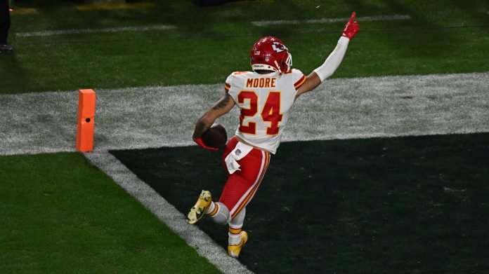 Skyy Moore TD video: Chiefs WR increases lead with score in fourth quarter  - DraftKings Network