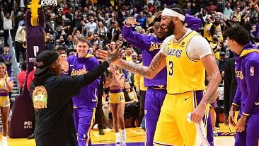 Watch Lakers fan drain half-court shot to win $75,000