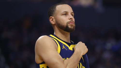 Curry, frustrated with Poole, gets ejected for throwing mouthpiece into crowd