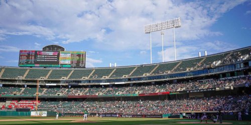 Oakland strikes historic deal to revitalize Coliseum