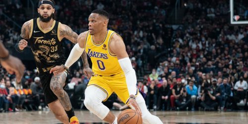 Report: Westbrook picks up player option to return to Lakers