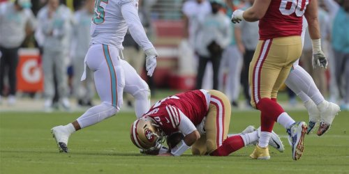 Jimmy G suffers ankle injury, carted to 49ers locker room