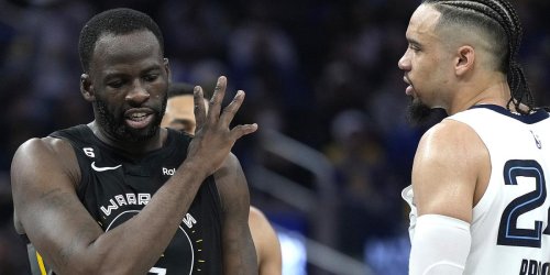Draymond cackles at Kyrie rejecting Brooks in jersey swap