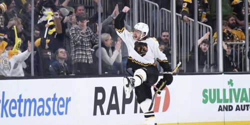 Bruins set impressive NHL record by extending perfect home record