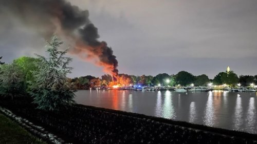 DC Fireboats, Arlington Firefighters Extinguish Flames as 3 Boats Burn at Marina