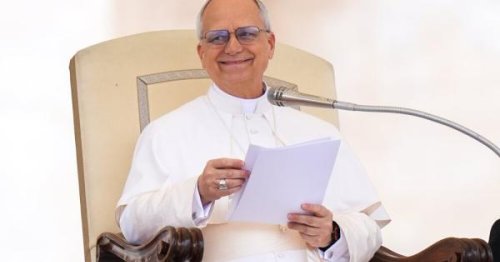 God's love is generous, not calculating, pope says at first audience