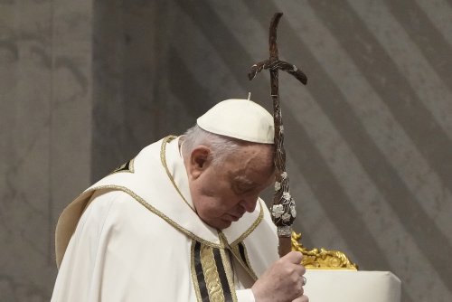 Pope, looking strong, issues lengthy marching orders to priests during Holy Thursday Mass