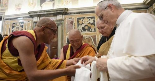 Pope reaffirms commitment to ecumenical, interreligious dialogue