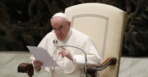 Pope Francis praises Catholic group combating 'fake news' about vaccines