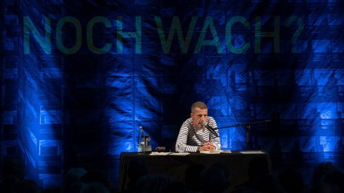 "Noch wach?": Die Stuckrad-Barre-Show in Hamburg