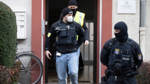 Umsturz geplant: Polizei geht gegen Reichsbürger vor