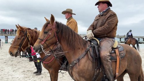 Oster-Tradition: Strandgalopprennen in Wustrow