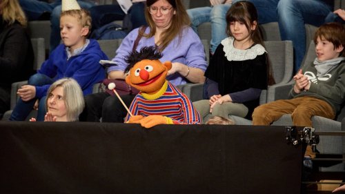 Ernie und Bert singen in der Hamburger Elbphilharmonie