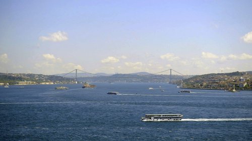 20 Tanker mit russischem Öl hängen am Bosporus fest