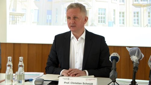 Streit um Uni-Medizin: Ex-Chef klagt auf Wiedereinstellung