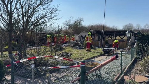 Lüneburg: Mann unter eingestürzter Gartenlaube eingeklemmt