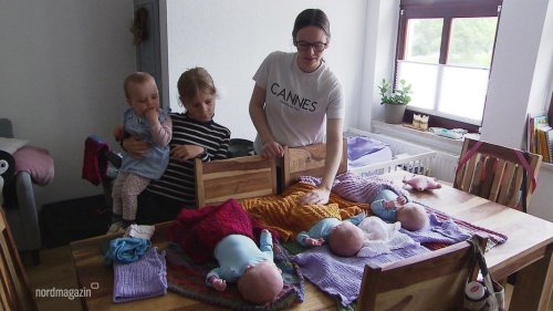 Muttertag: Besuch bei einer Mutter von Drillingen