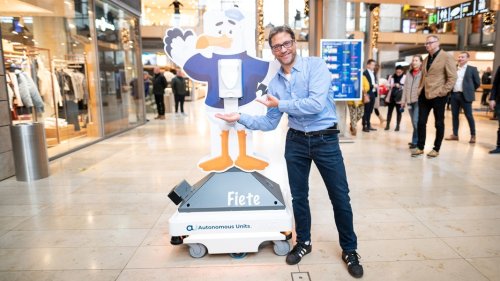 Service-Roboter "Fiete" in Hamburger Einkaufszentrum