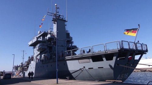 "Open Ship": Versorgungsschiff der Marine zu Gast in Wismar